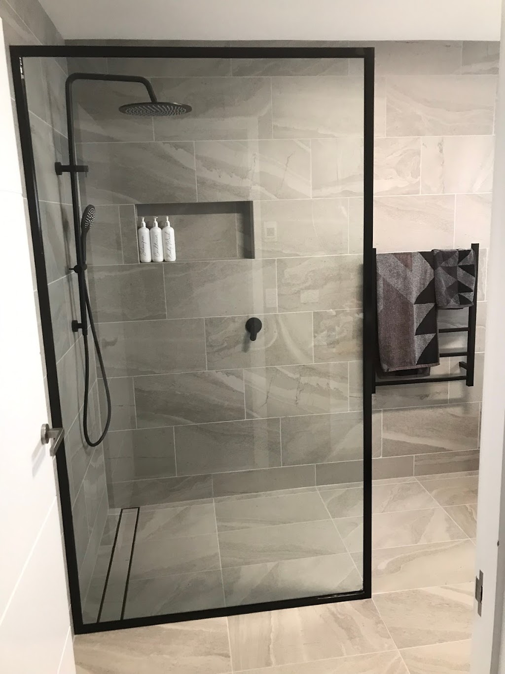 Huon Valley Glass | 3 Elizabeth St, Cygnet TAS 7112, Australia | Phone: 0408 197 149