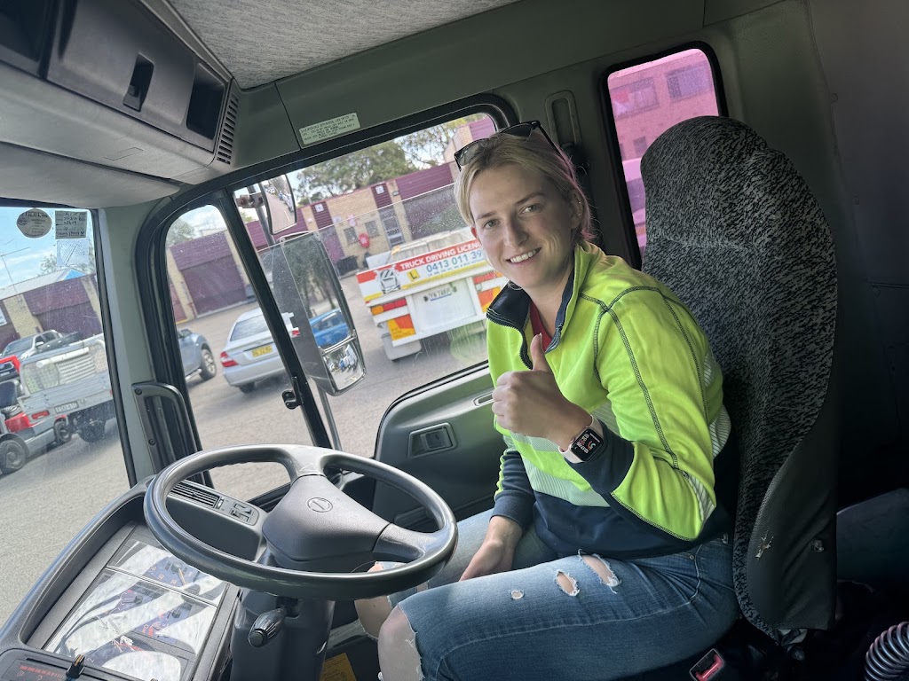Truck Driving Licence | 11b/4 Louise Ave, Ingleburn NSW 2565, Australia | Phone: 0426 880 587