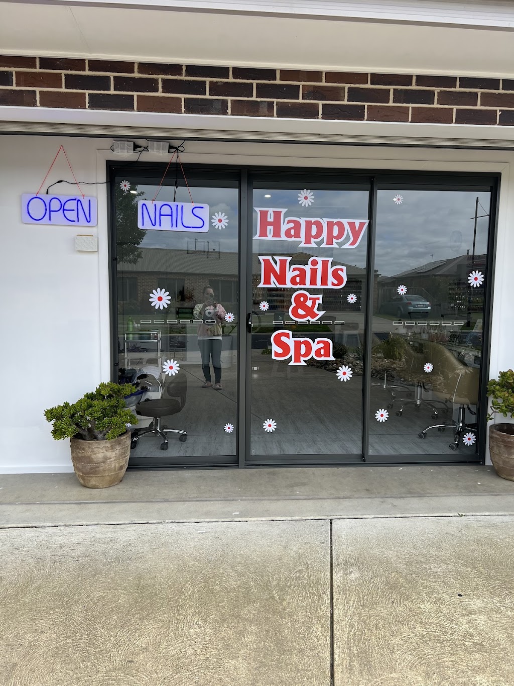 Happy Nails & Spa Corner | 1 Coventry Rd, Traralgon VIC 3844, Australia | Phone: 0466 901 479
