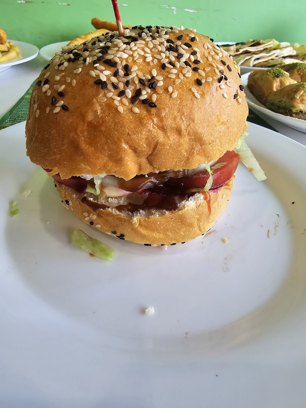 Kebab And Burger Bar Ourimbah | Shop 2/35 Pacific Hwy, Ourimbah NSW 2258, Australia | Phone: 43032825