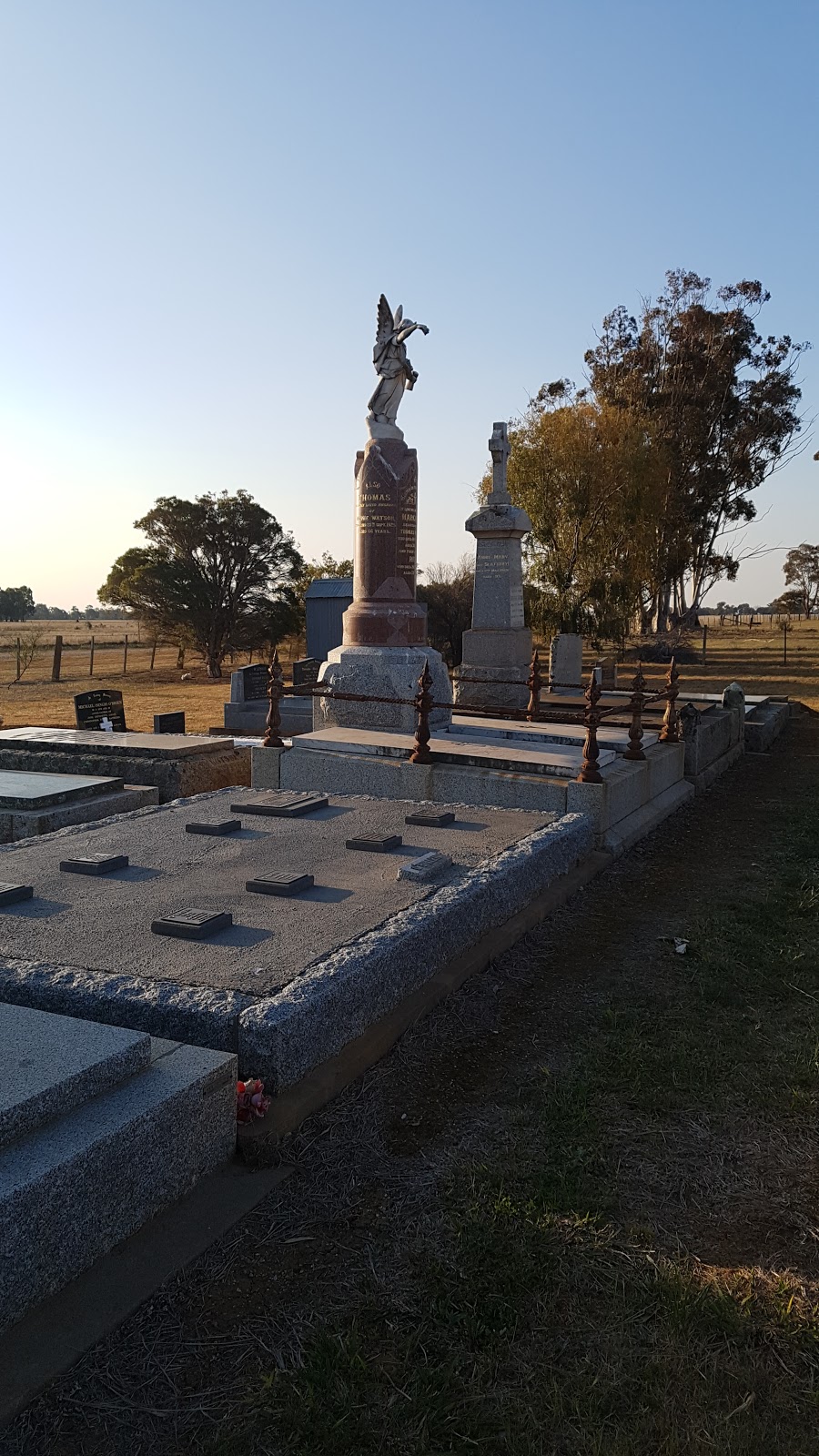 Pannoo-bamawm (Pine Grove) Cemetery | cemetery | OBrien Road, Pine Grove VIC 3573, Australia