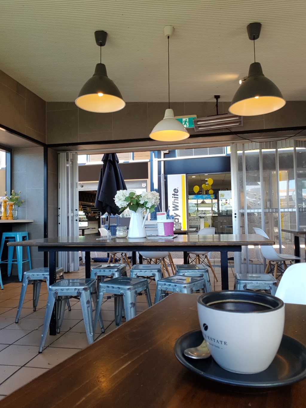 Kerb Cafe & Gelato | cafe | 66 Highfields Rd, Highfields QLD 4352, Australia | 0746155616 OR +61 7 4615 5616