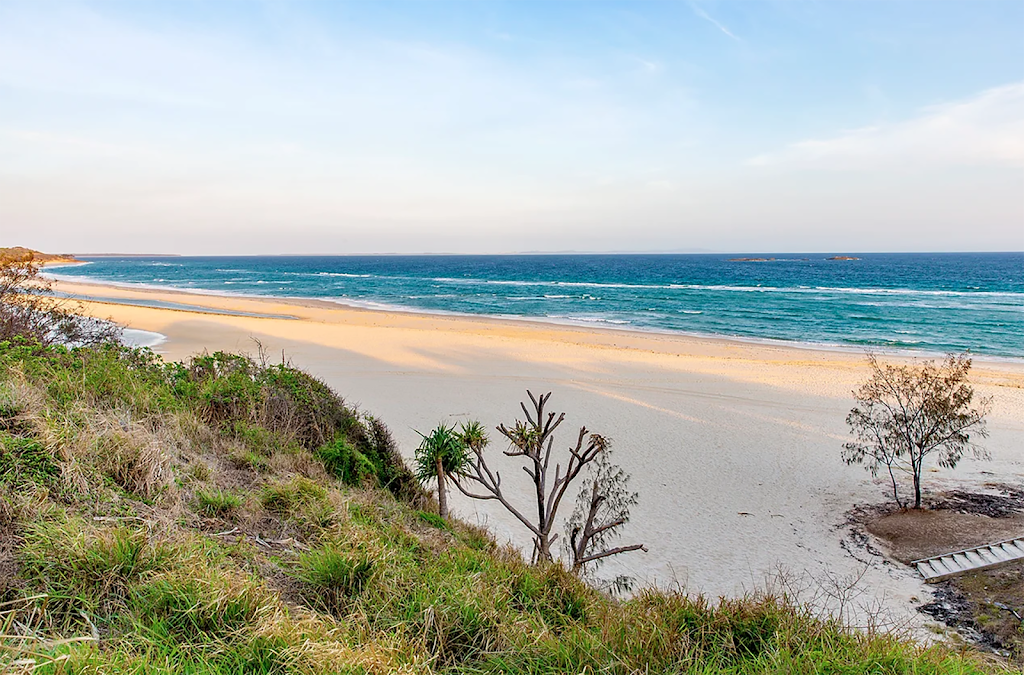 Waves #1 Beach Hotel Stradbroke Island | 164 Dickson Way, Point Lookout QLD 4183, Australia | Phone: (07) 3415 3949