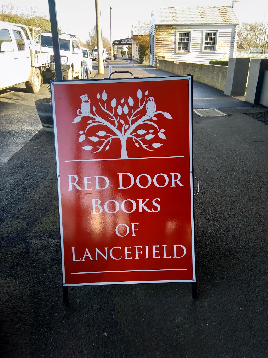 Red Door Books of Lancefield | book store | 34 High St, Lancefield VIC 3435, Australia | 0354292566 OR +61 3 5429 2566