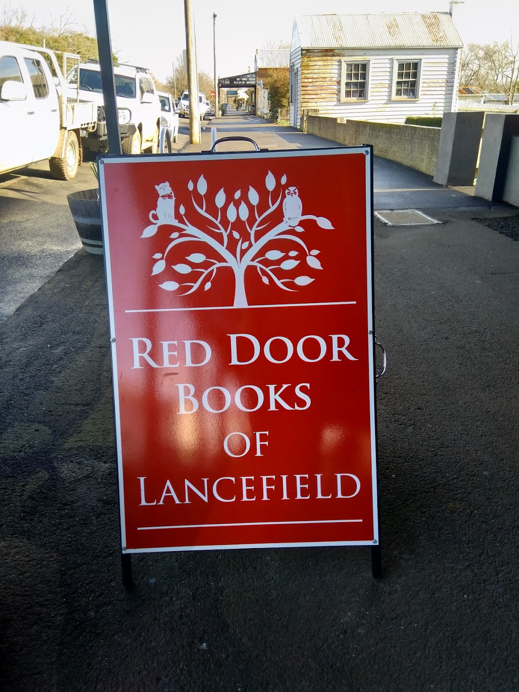 Red Door Books of Lancefield | 34 High St, Lancefield VIC 3435, Australia | Phone: (03) 5429 2566