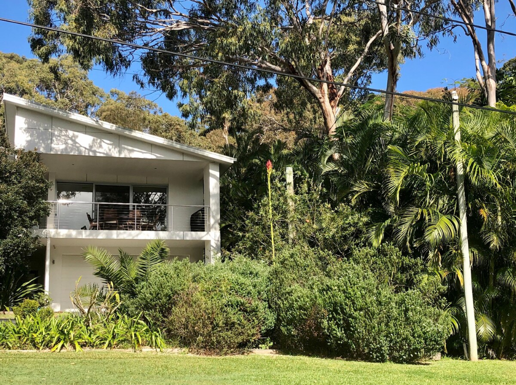 The Lake House on Wallis | 30A The Lakes Way, Elizabeth Beach NSW 2428, Australia | Phone: 0413 133 644