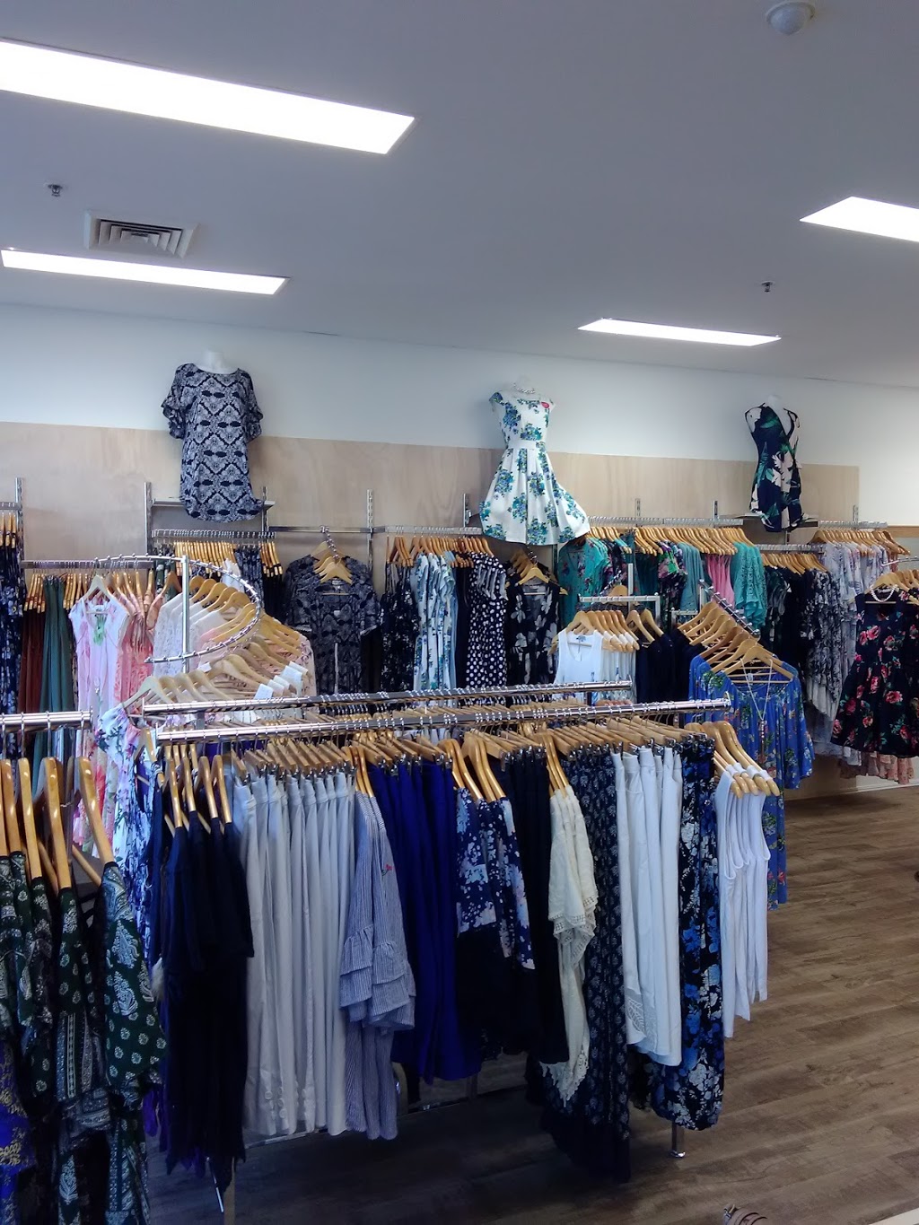 Frox Fashion | Shop 7/1 Ibis Blvd, Eli Waters QLD 4655, Australia | Phone: 0404 803 014