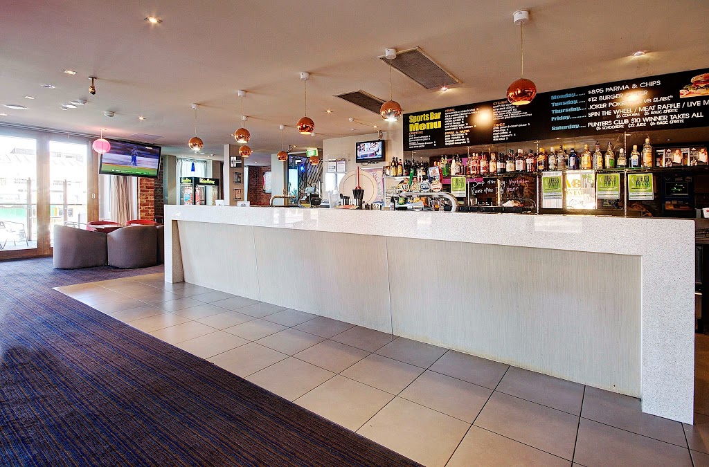 The Grand Hotel - Frankston | 499 Nepean Hwy, Frankston VIC 3199, Australia | Phone: (03) 9783 7388