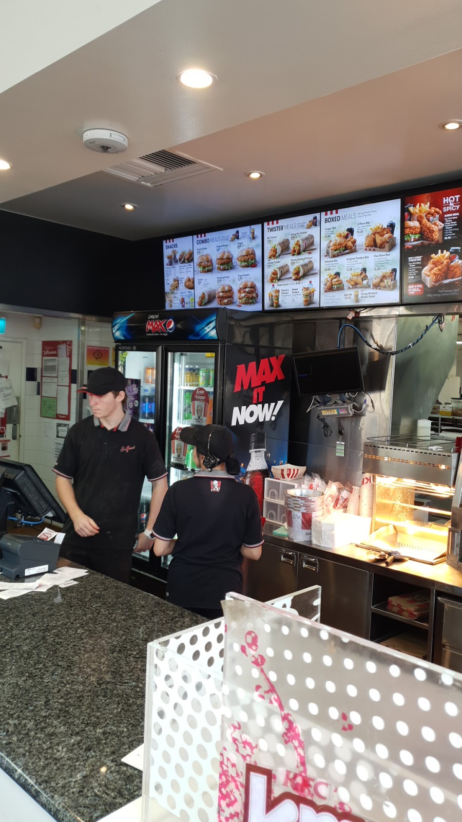KFC Warwick | meal takeaway | Warwick Grove Shopping Centre, 643 Beach Rd, Warwick WA 6024, Australia | 0894476132 OR +61 8 9447 6132