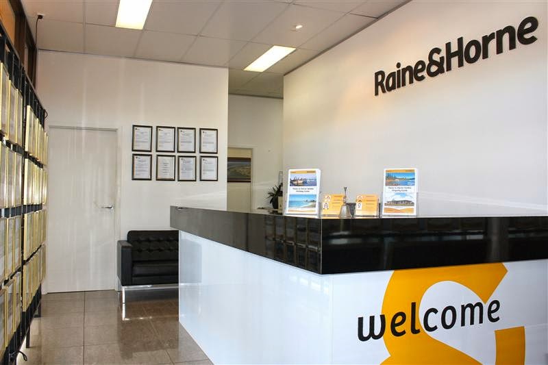 Raine and Horne Yamba | 34 Treelands Dr, Yamba NSW 2464, Australia | Phone: (02) 6646 2474