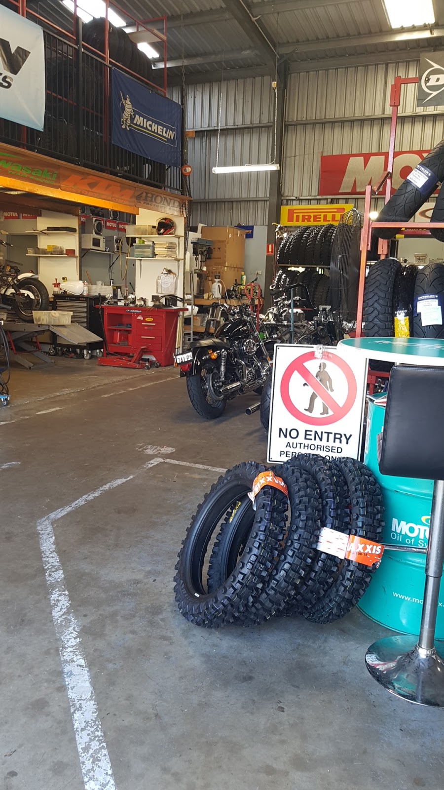 Two Wheel Tyres (Shed 3/1505 Warrego Hwy) Opening Hours