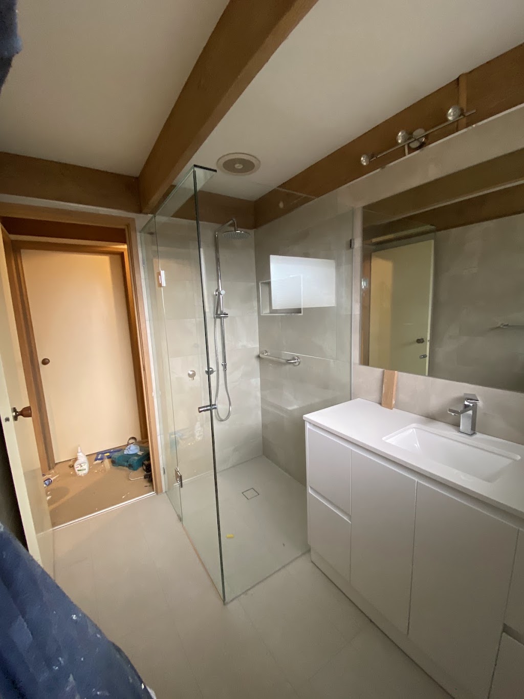 hazara tiling specialist | 11 Redleaf Cl, Hampton Park VIC 3976, Australia | Phone: 0424 044 071