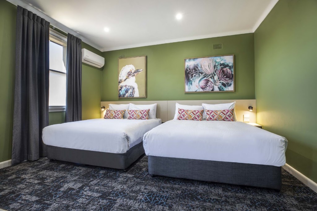 Nightcap at Pritchards Hotel | 360 Elizabeth Dr, Mount Pritchard NSW 2170, Australia | Phone: (02) 9607 0311