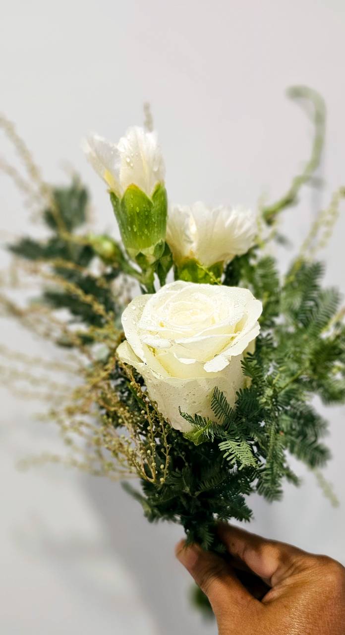 Roses n Petals | 3 Landscape Bvd, Hampton Park VIC 3976, Australia | Phone: 0423 725 750