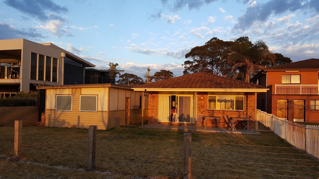 Jervis Bay Waterfront | lodging | 80 Elizabeth Dr, Vincentia NSW 2540, Australia | 0400428009 OR +61 400 428 009