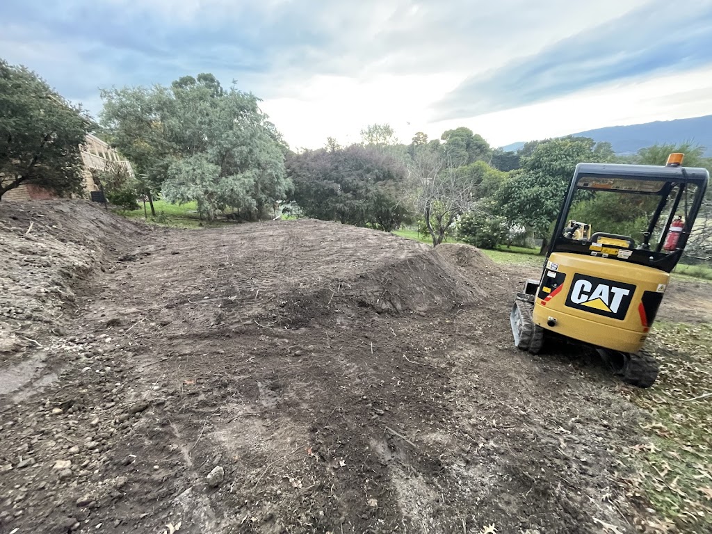 Level It Mini Digger Hire | 72 Braeside Dr, Launching Place VIC 3139, Australia | Phone: 0448 591 888