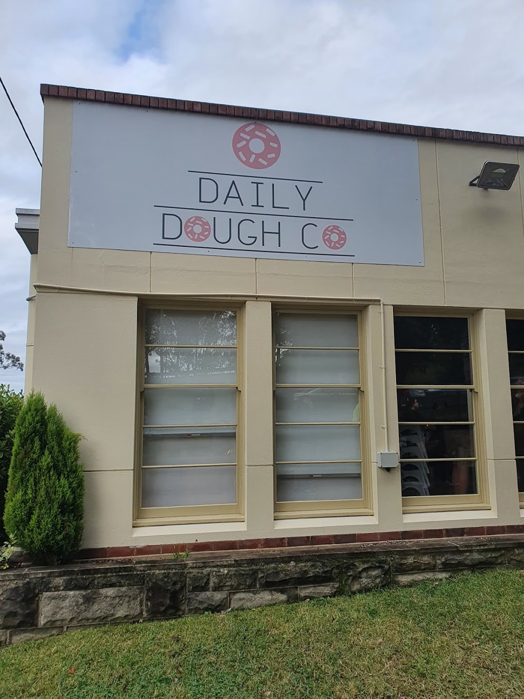 Daily Dough Co | cafe | 141 Alison Rd, Wyong NSW 2259, Australia | 0290641755 OR +61 2 9064 1755