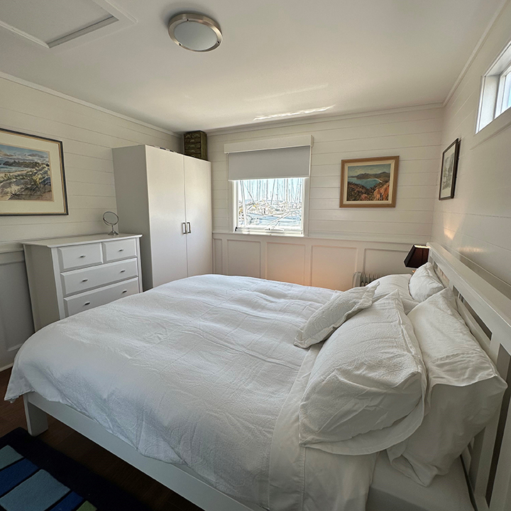 Hobart Scenic House Boat Accommodation | 61 Ferry Rd, Kettering TAS 7155, Australia | Phone: 0412 849 935