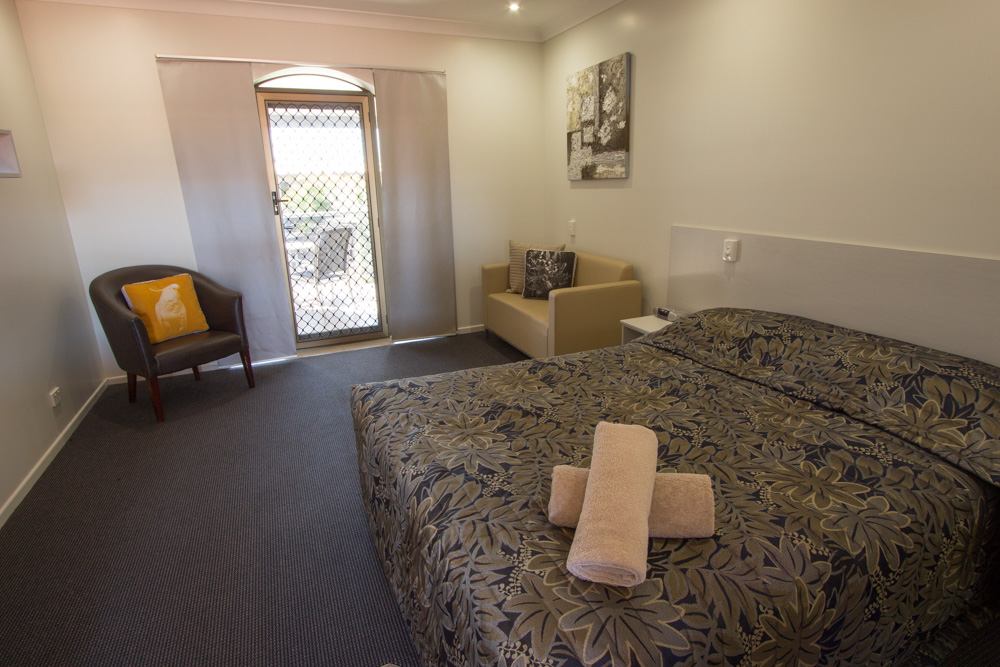 Emerald Western Gateway Motel | cafe | 12 Theresa St, Emerald QLD 4720, Australia | 1300032759 OR +61 1300 032 759