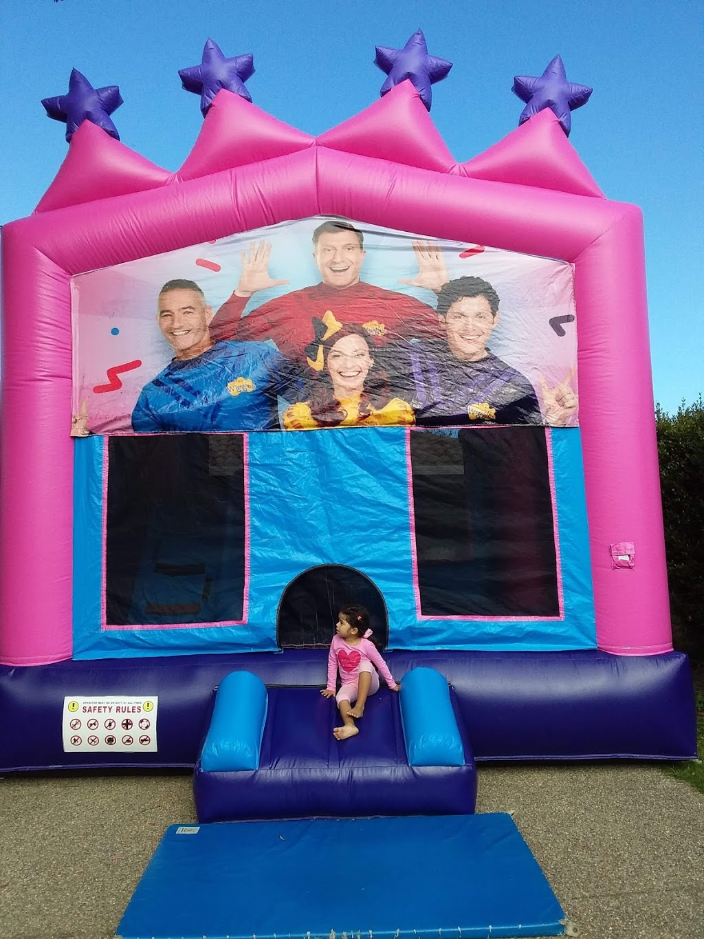 Leapfrog jumping castle hire | Duce Ct, Upper Coomera QLD 4205, Australia | Phone: 0499 280 287