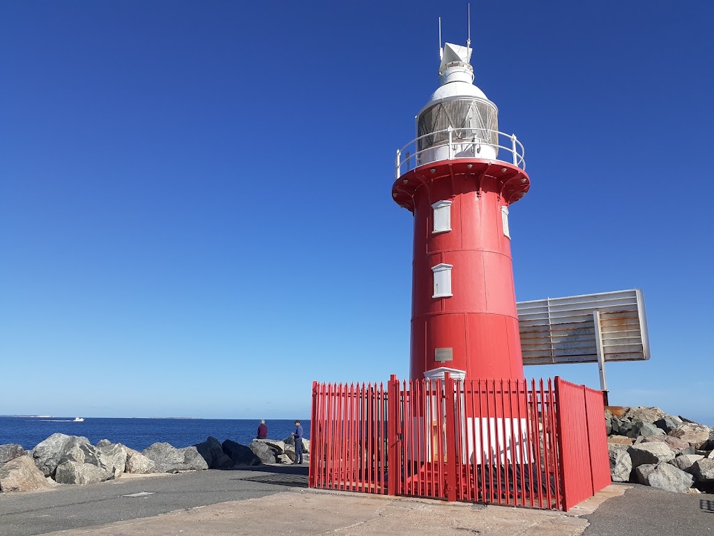 North Mole Lighthouse | tourist attraction | N Mole Dr, North Fremantle WA 6159, Australia | 0894303555 OR +61 8 9430 3555