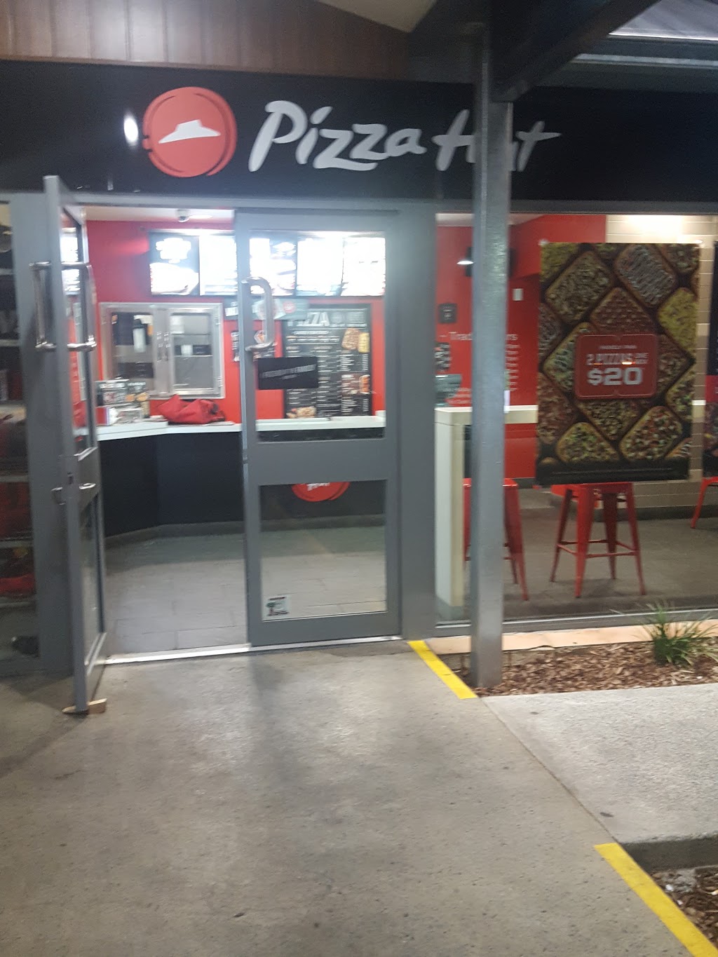 Pizza Hut Boonooroo Park | meal delivery | Cnr Nielsens Rd &, Shop 10 Coelia Ct, Carrara QLD 4211, Australia | 131166 OR +61 131166