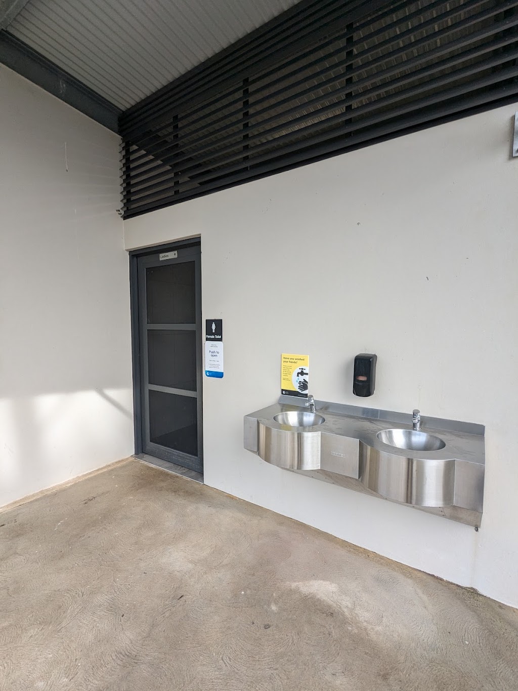 Public Toilets Manly Creek | 112 King St, Manly Vale NSW 2093, Australia | Phone: (03) 5941 2929