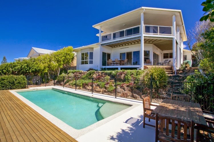 Noosa Holiday Homes | real estate agency | 12 Tropicana Rise, Castaways Beach QLD 4567, Australia | 0417741120 OR +61 417 741 120