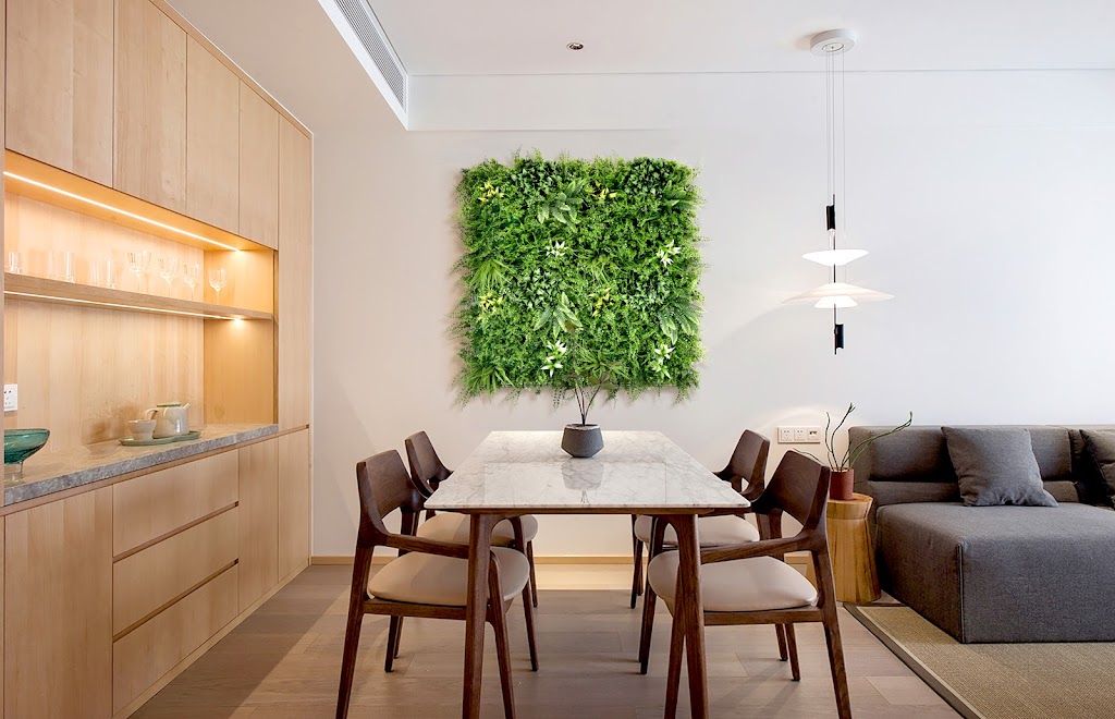 Lush Green Walls | Unit 9/1440 New Cleveland Rd, Chandler QLD 4155, Australia | Phone: (07) 3390 2551