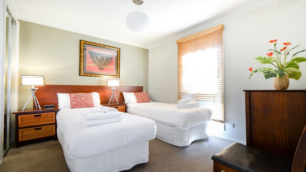 BOUTIQUE STAYS – Sandy Side 3 | 110 Bay Rd, Sandringham VIC 3191, Australia | Phone: 1300 018 018