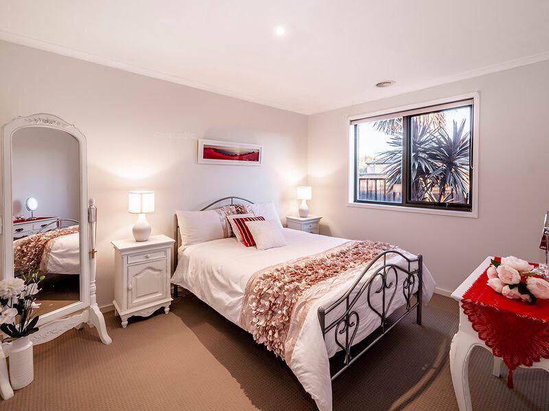 Two brother painter pty ltd | 85 Olympic Parade, Clyde VIC 3978, Australia | Phone: 0402 436 308