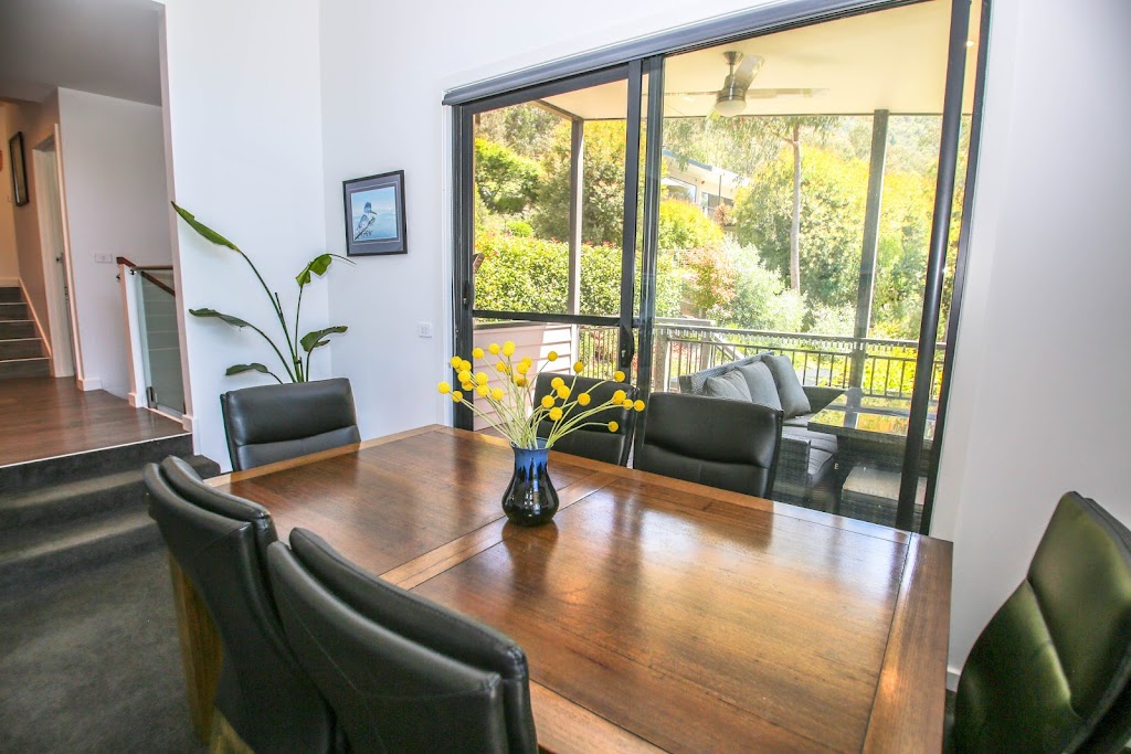 Apex Villa | 38 Hargreaves Rd, Bright VIC 3741, Australia | Phone: (03) 5759 2555