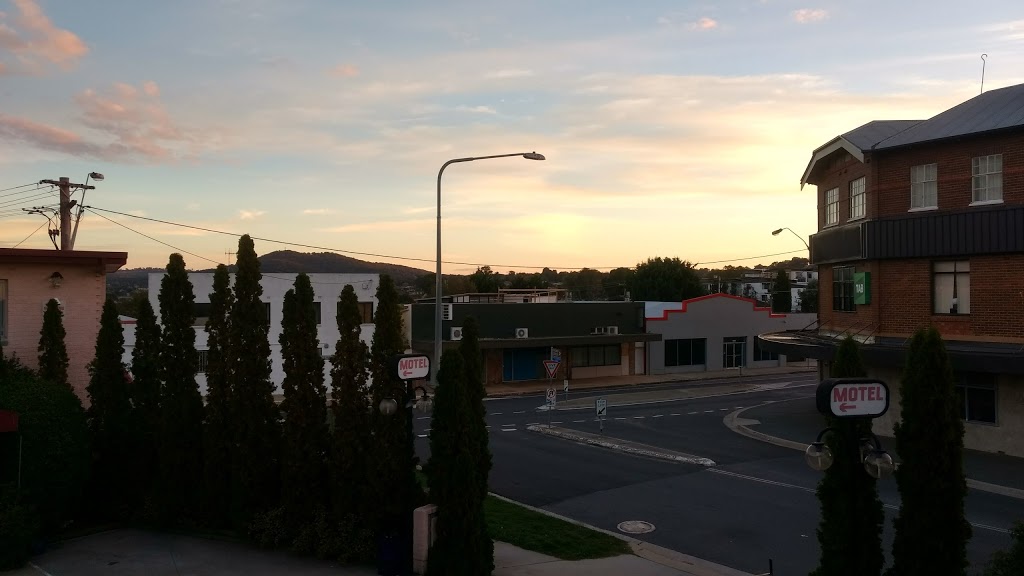 Crest Motor Inn | lodging | 60 Crawford St, Queanbeyan NSW 2620, Australia | 0262971677 OR +61 2 6297 1677