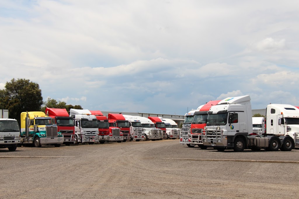 Daimler Trucks Melbourne - Somerton | car dealer | 24-30 Hume Hwy, Somerton VIC 3062, Australia | 0393054152 OR +61 3 9305 4152