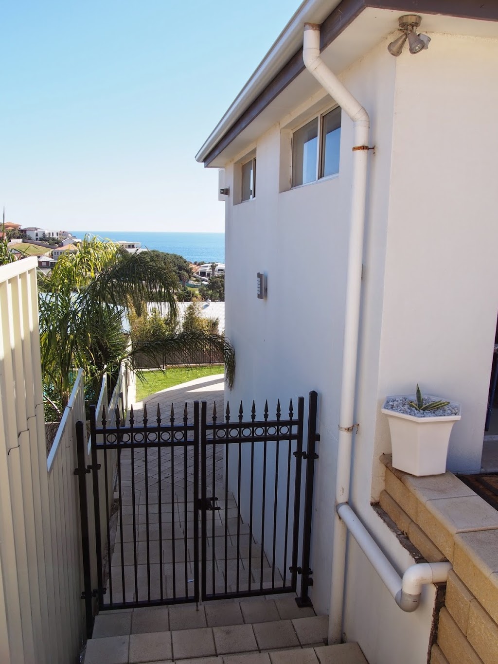 Piralillia Holiday Apartment | 21 Sandpiper Terrace, Hallett Cove SA 5158, Australia | Phone: 0403 796 207