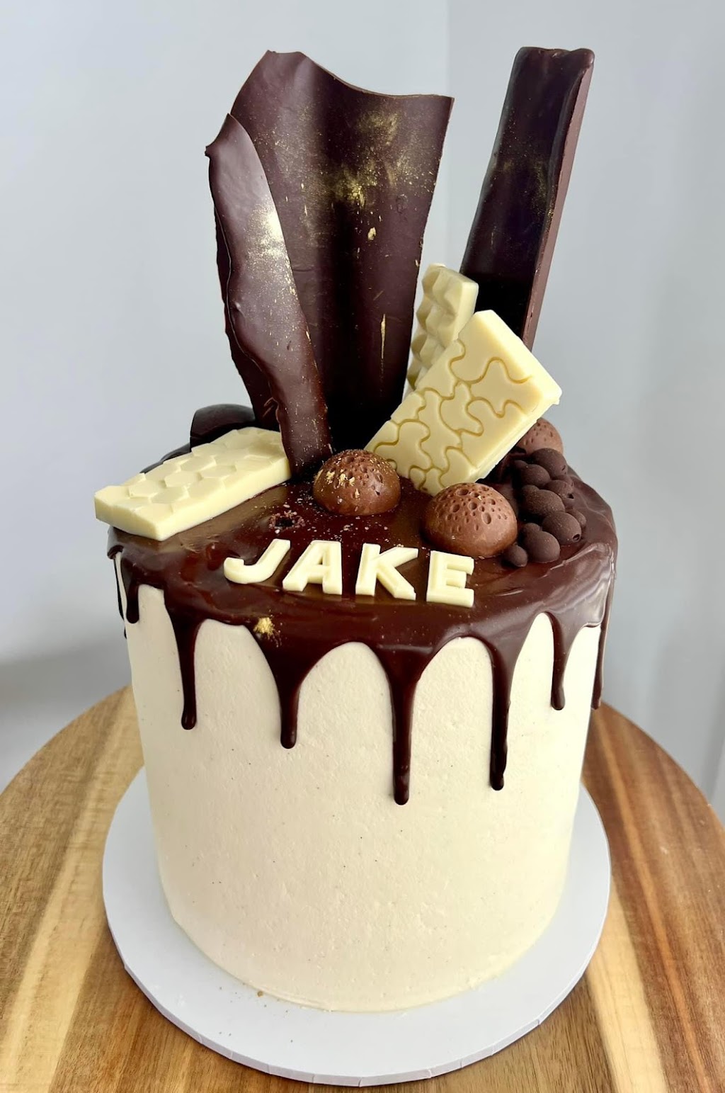 Boutique Cakes by Victoria | 81 Boulton Dr, Paterson NSW 2421, Australia | Phone: 0433 912 160