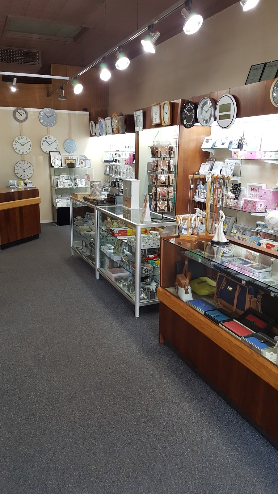 West Wyalong Jewellers | jewelry store | 116/118 Main St, West Wyalong NSW 2671, Australia | 0269722202 OR +61 2 6972 2202
