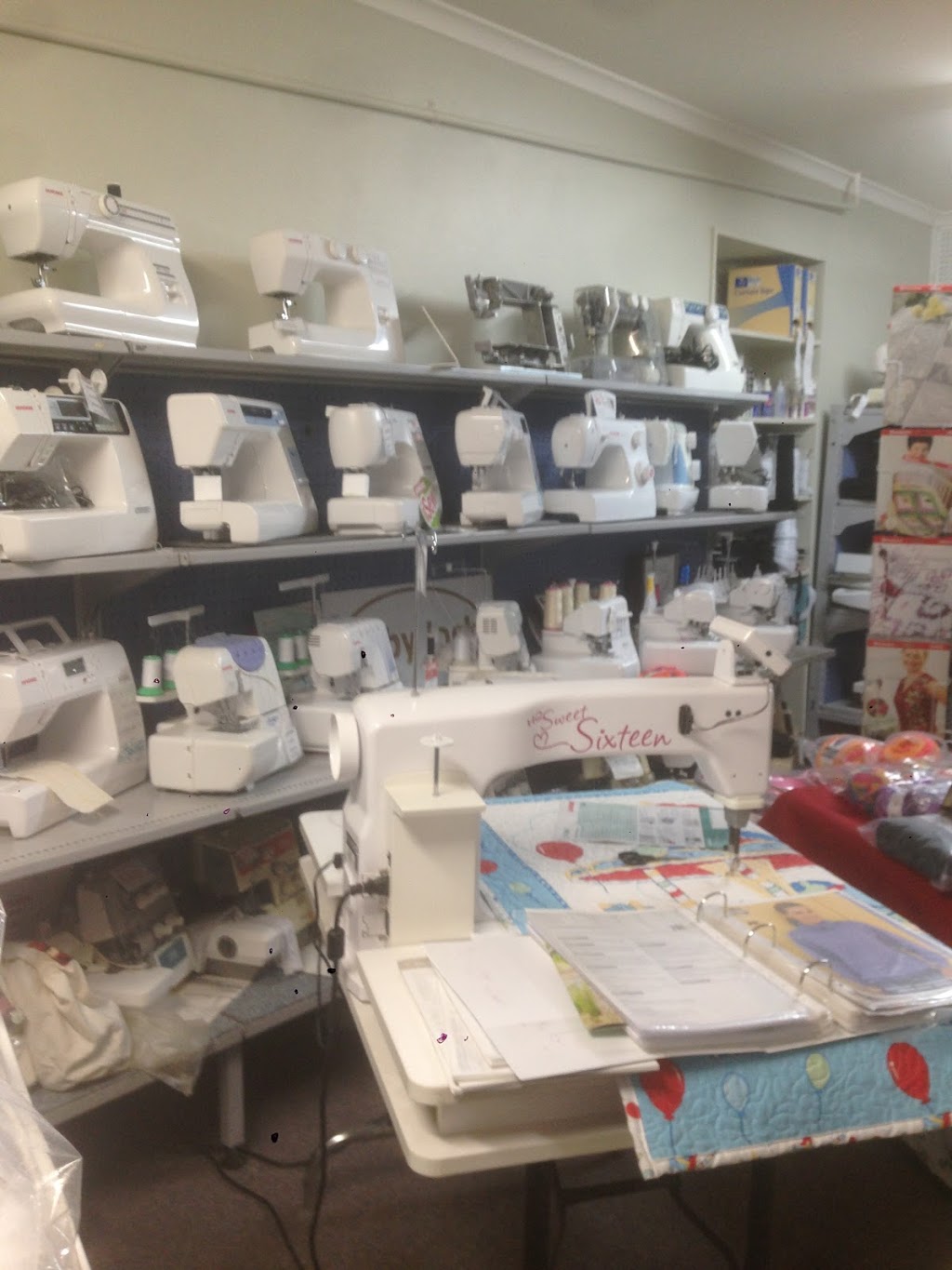 Shellys Sewing Centre | 115 Auburn St, Goulburn NSW 2580, Australia | Phone: (02) 4822 1266