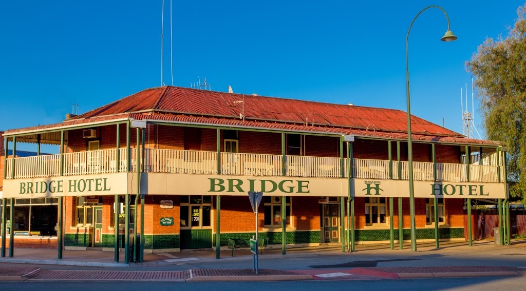 Bridge Hotel Nathalia | restaurant | 2 Blake St, Nathalia VIC 3638, Australia | 0370679166 OR +61 3 7067 9166