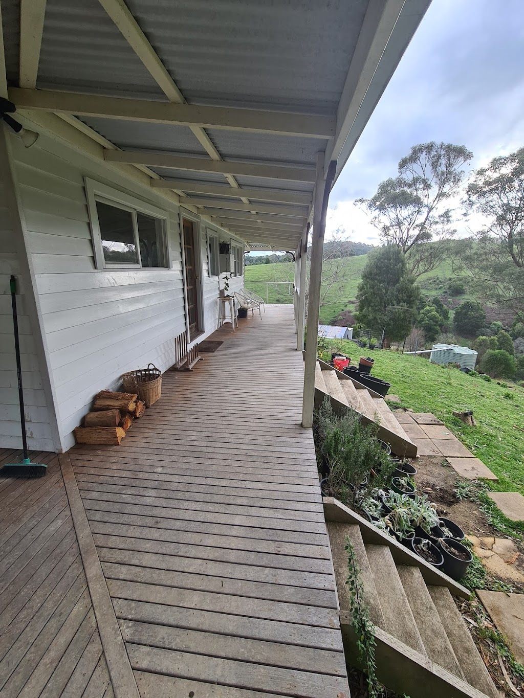 Nippards Nature Cottage | 305 Nippards Track, Woorarra West VIC 3960, Australia | Phone: 0421 043 090