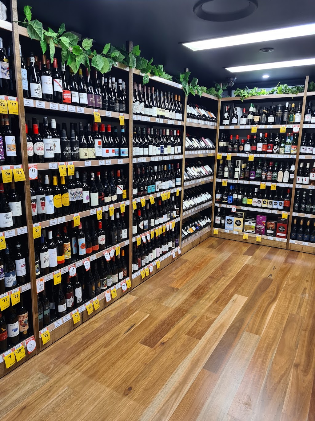 BWS Mollymook | liquor store | Shop 9/80 Tallwood Ave, Mollymook Beach NSW 2539, Australia | 0244557528 OR +61 2 4455 7528