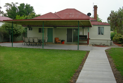 Woodies Cottage | 56 MacKay St, Cootamundra NSW 2590, Australia | Phone: 0419 234 417