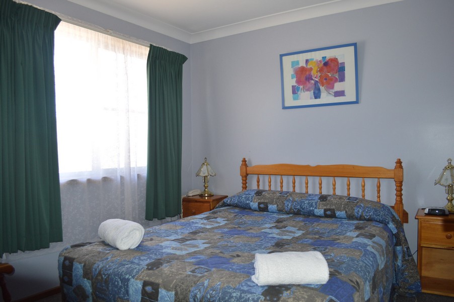 Colonial Motel Young | lodging | 12 Zouch St, Young NSW 2594, Australia | 0263822822 OR +61 2 6382 2822
