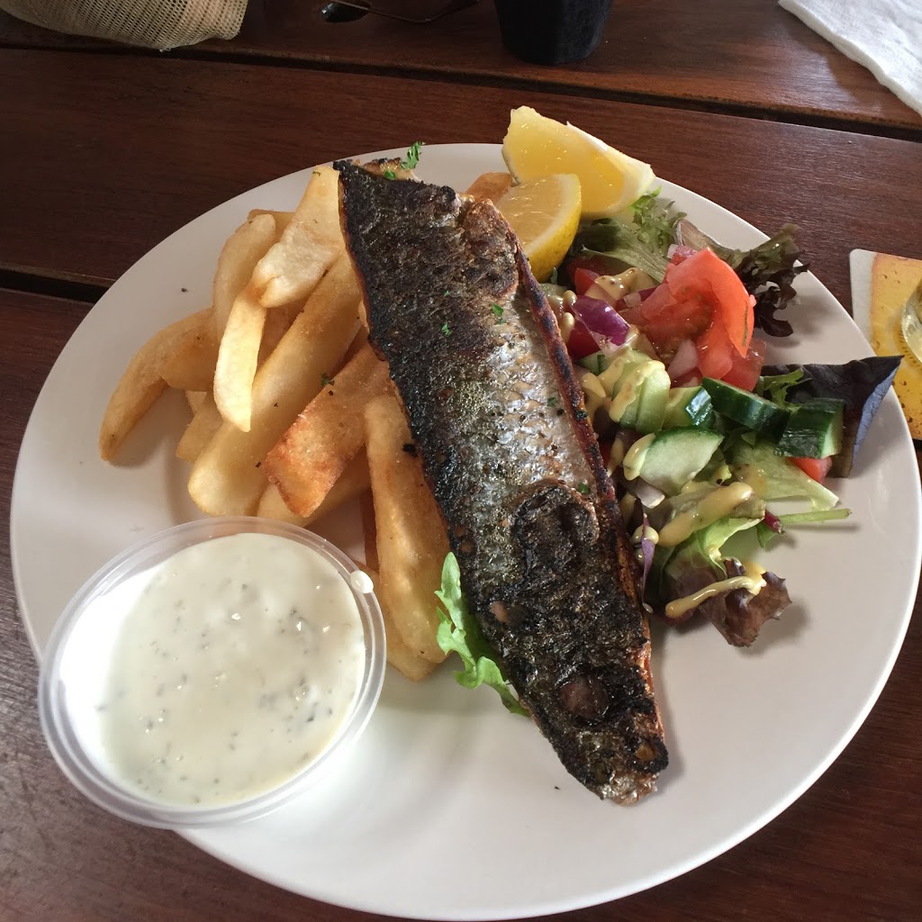 Banjos Bar & Bistro | restaurant | 6 Island Dr, Cannonvale QLD 4802, Australia | 0749467220 OR +61 7 4946 7220