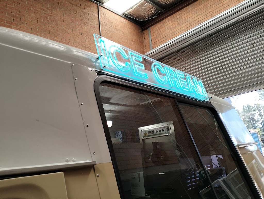 Buzz neons | 26 Luland St, Botany NSW 2019, Australia | Phone: 0432 490 905