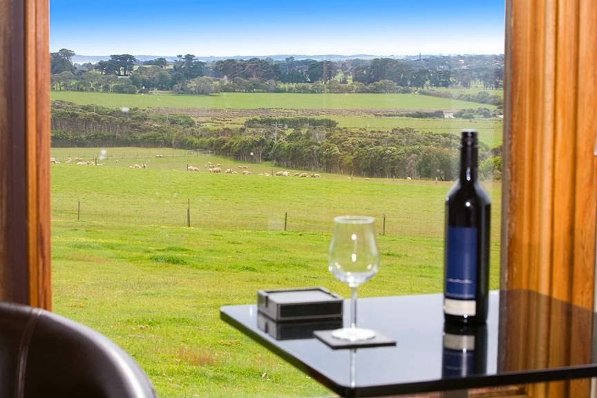 Phillip Island Whitehouse | lodging | 380 Rhyll-Newhaven Rd, Rhyll VIC 3923, Australia | 0359569231 OR +61 3 5956 9231