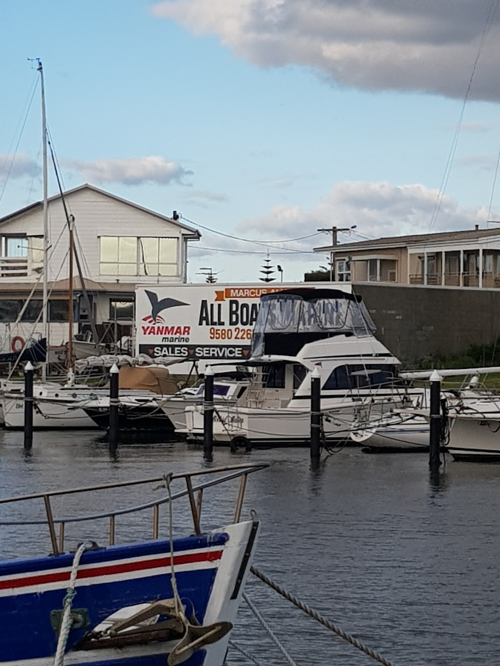Blueys Boat Hire |  | 1 Pier Rd, Mordialloc VIC 3195, Australia | 0395802902 OR +61 3 9580 2902