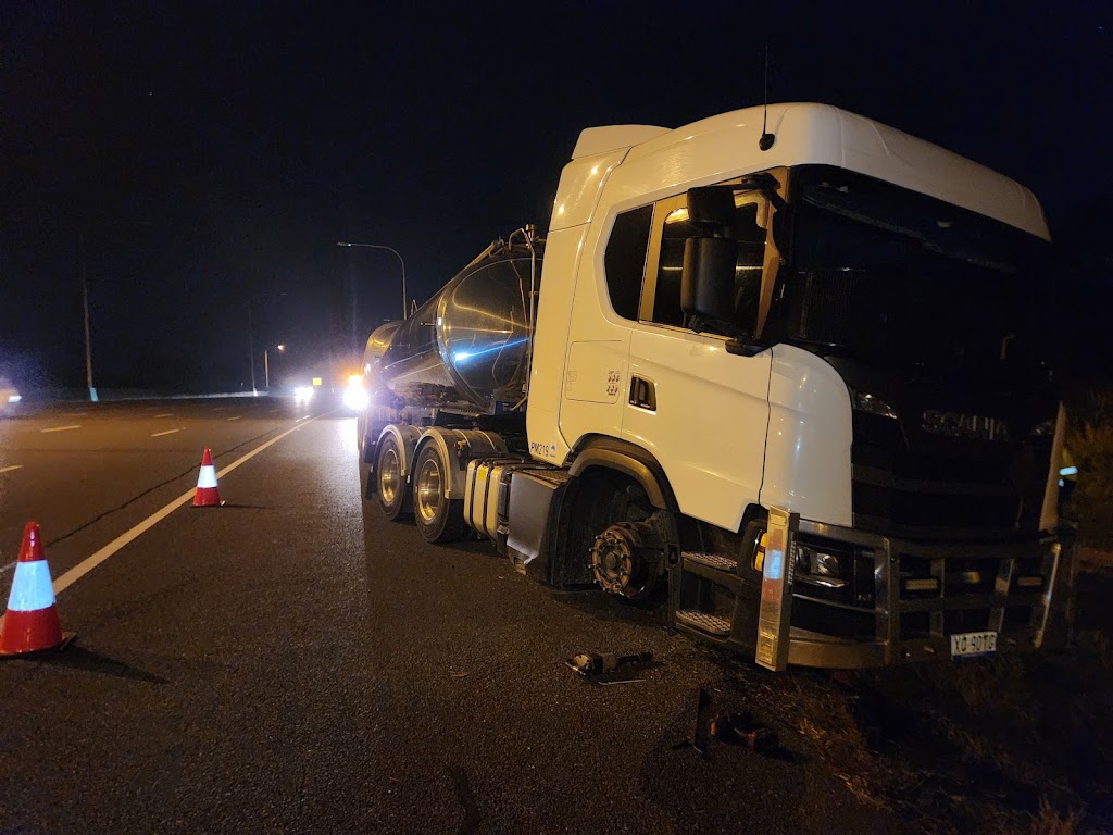 Urbanhaul Tyres (24/7 Mobile Truck Tyre Service) | 4700 Mount Lindesay Hwy, North Maclean QLD 4280, Australia | Phone: 0402 786 209