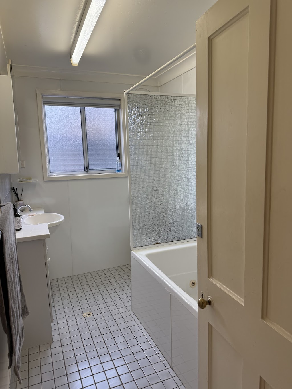 Lake Macquarie Holidays | 783 Pacific Hwy, Belmont South NSW 2280, Australia | Phone: 0405 534 987
