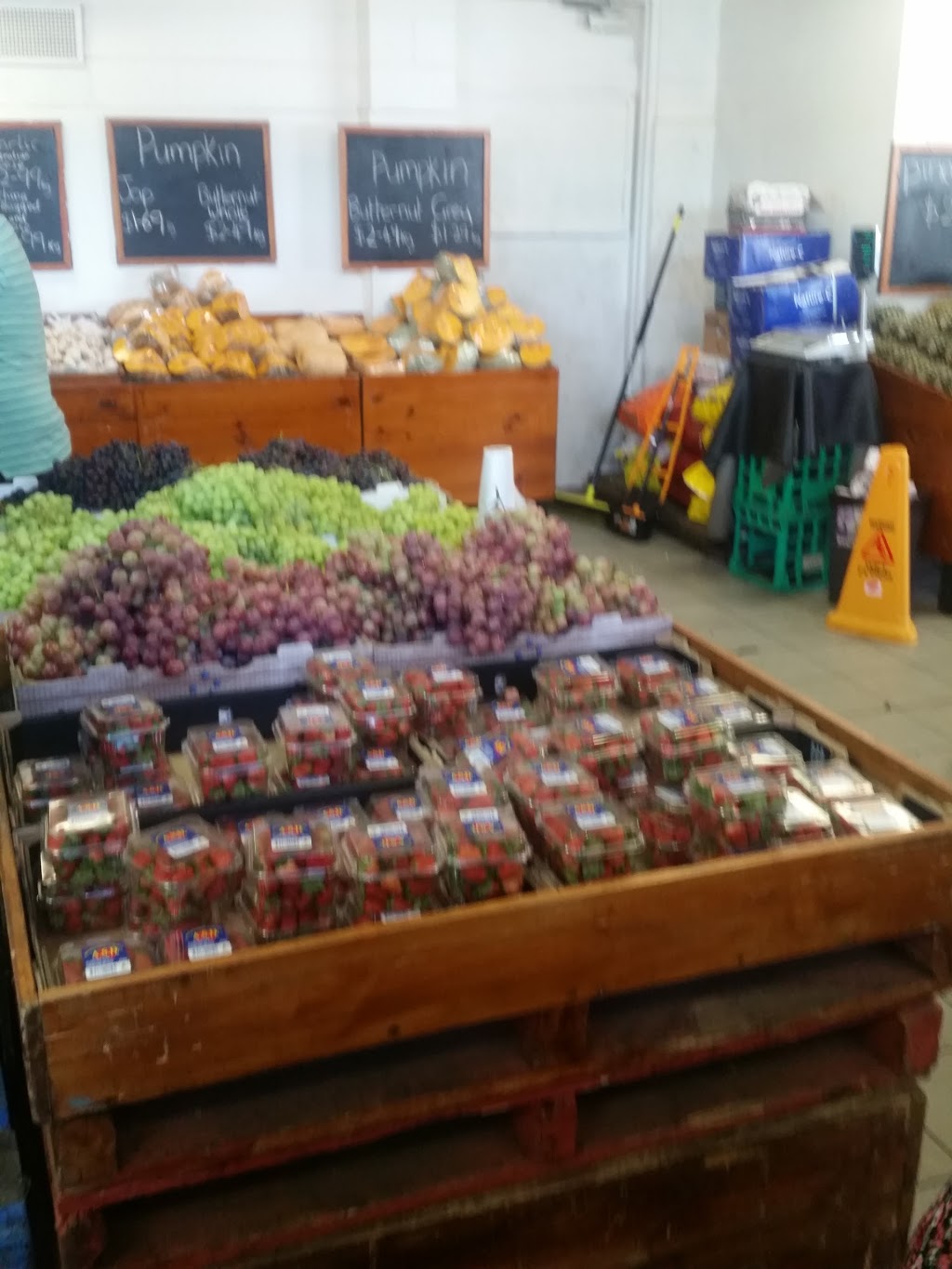 The Fruit Shack | store | 46 Eaglehawk Rd, Ironbark VIC 3550, Australia | 0354441600 OR +61 3 5444 1600